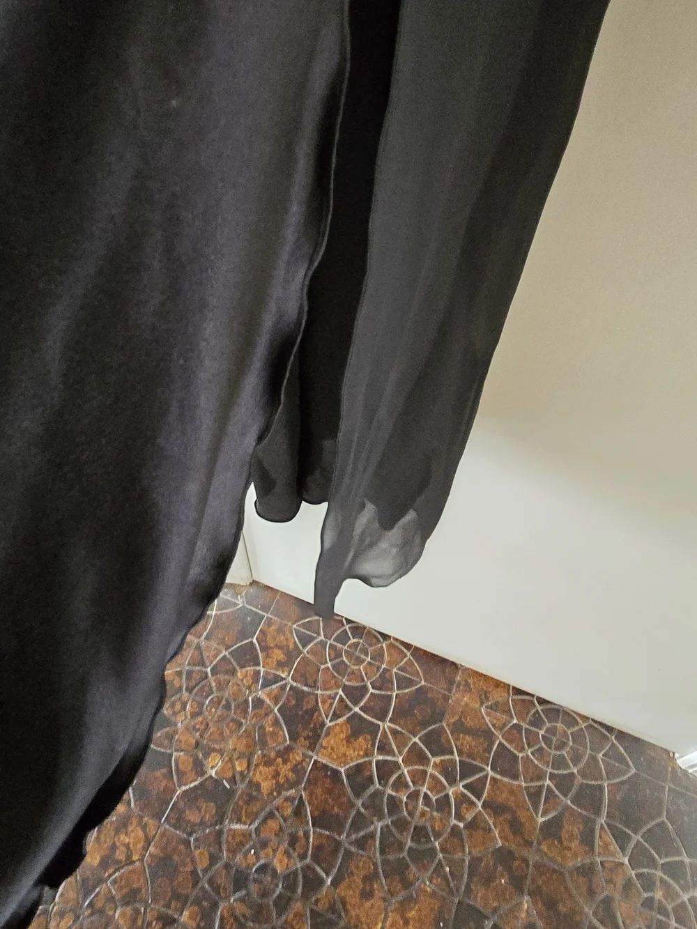 Elegant Black Satin Long Gown and Robe Set - Picture 5 of 5